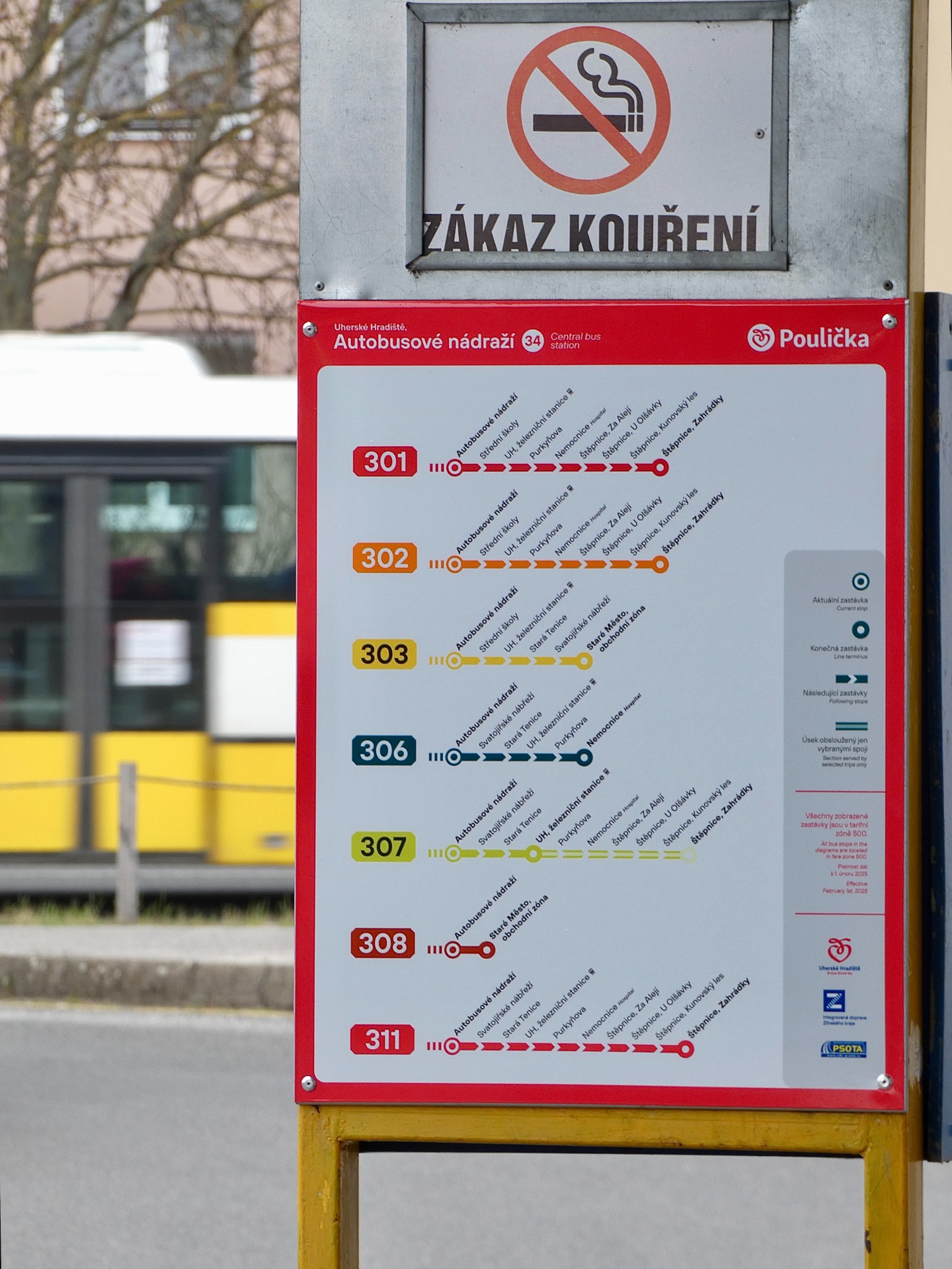 Finální grafická podoba byla upravena ambasadorem projektu Poulička podle jeho představ, nadále však vychází z mé původní koncepce a respektuje její informační i vizuální logiku.