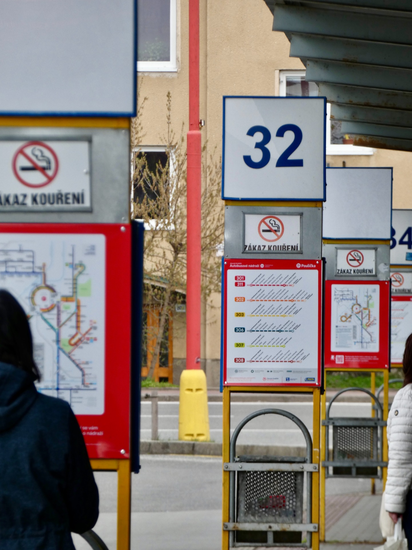 Finální grafická podoba byla upravena ambasadorem projektu Poulička podle jeho představ, nadále však vychází z mé původní koncepce a respektuje její informační i vizuální logiku.